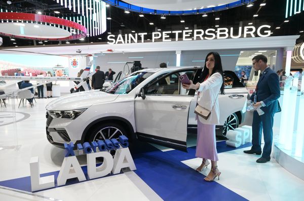 A Lada X-Cross car on display at the forum. - Sputnik International