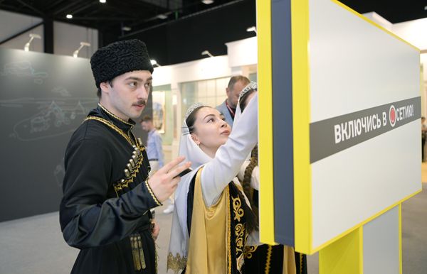 The St. Petersburg International Economic Forum (SPIEF) is taking place on June 14-17.Above: Forum participants at the ExpoForum Convention and Exhibition Center. - Sputnik International