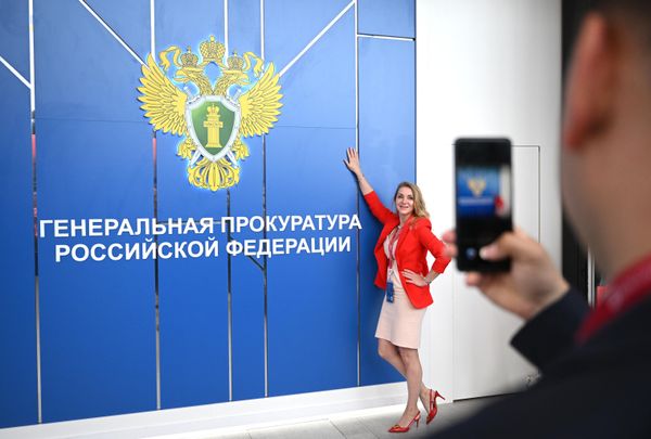 A forum participant having her picture taken at the stand of the Russian Prosecutor General's Office at the St. Petersburg International Economic Forum. - Sputnik International