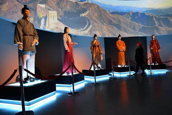 Visiting the Terracotta Army is a unique experience that provides a glimpse into ancient Chinese history and art.Above: The 'Terracotta Army. Immortal Warriors of China' exhibition in St Petersburg. - Sputnik International