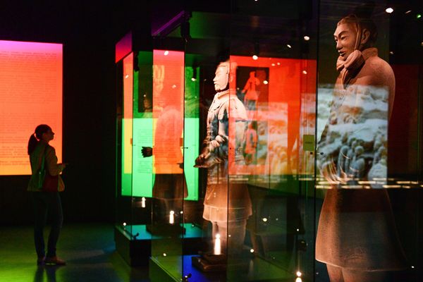 The exhibition is based on an archaeological sensation of the 20th century - the clay army of the Chinese emperor Qin Shi Huang, who ruled in the 3rd century BCE.Above: The 'Terracotta Army. Immortal Warriors of China' exhibition in St Petersburg. - Sputnik International