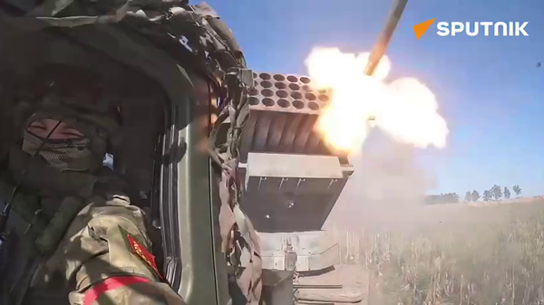 Russian Tornado-G MLRS crews in combat action - Sputnik International