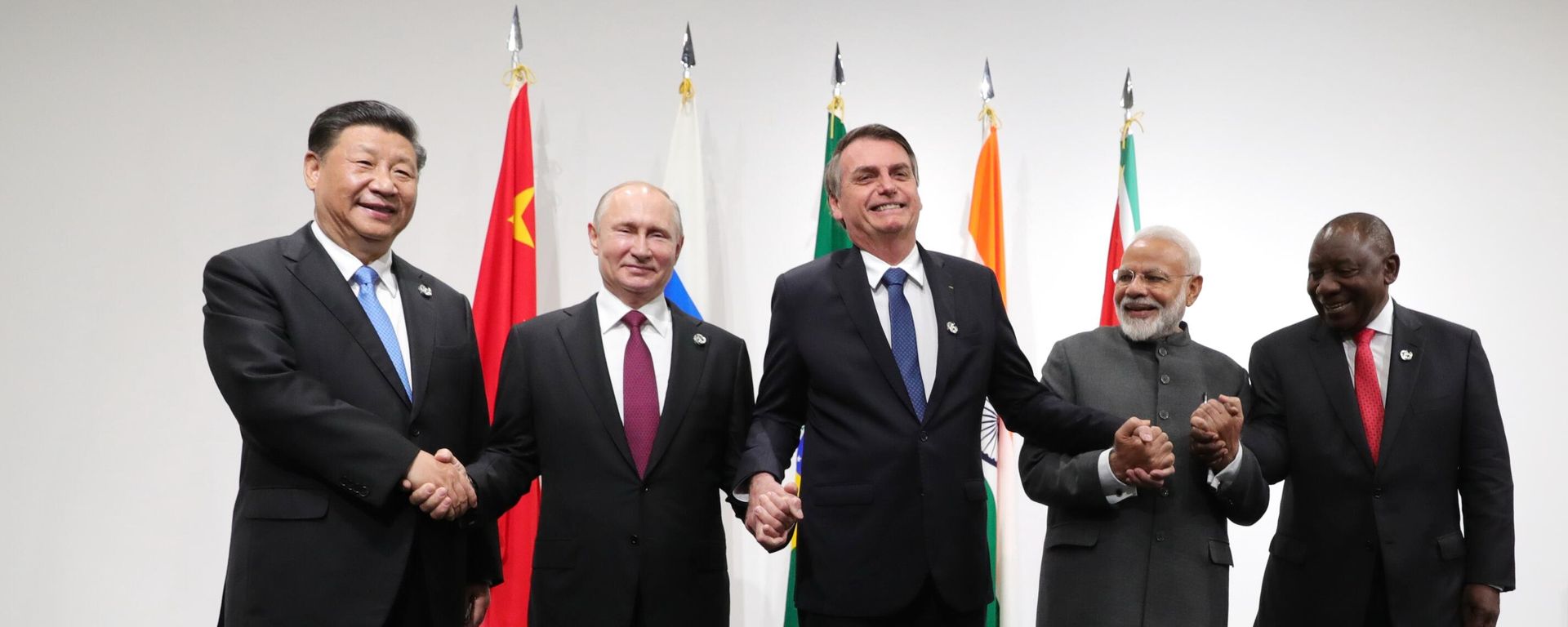 Chinese President Xi Jinping, Russian President Vladimir Putin, Brazilian President Jair Bolsonaro, Indian Prime Minister Narendra Modi and South African President Cyril Ramaphosa at the BRICS leaders photo ceremony at the INTEX Osaka International Exhibition Center. - Sputnik International, 1920, 16.06.2023
