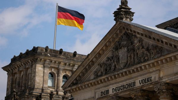The German flag flutters in the breeze on the roof of the Reichstag, the building housing the German lower House of Parliament (Bundestag), file photo. - Sputnik International