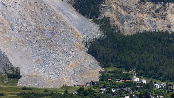  This picture taken on June 16, 2023 shows a view of Brienz, far-eastern Switzerland after a massive landslide that spared the village.  - Sputnik International