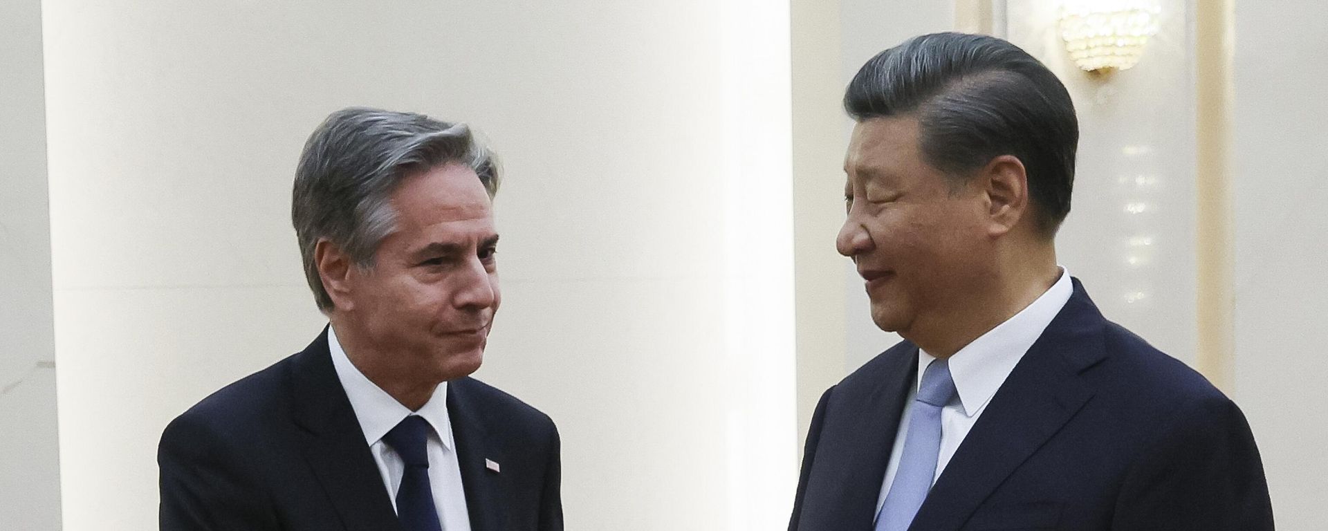 U.S. Secretary of State Antony Blinken shakes hands with Chinese President Xi Jinping  - Sputnik International, 1920, 25.04.2024