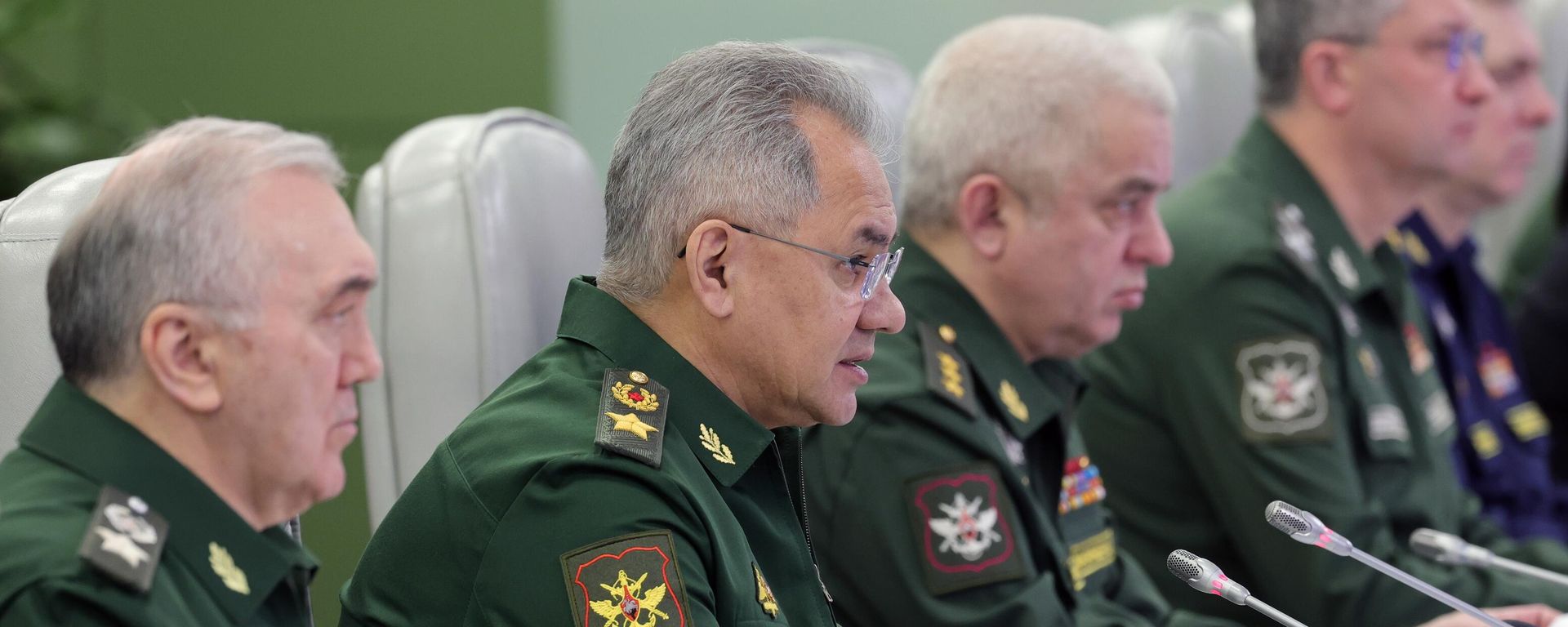 Russian Defense Minister Sergei Shoigu holds a video conference at the Russian National Defense Management Centre, in Moscow, Russia - Sputnik International, 1920, 20.06.2023