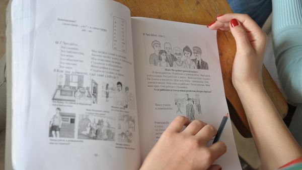Student of the Institute of Foreign Languages, Tishreen University in Latakia, seen at a Russian language class. - Sputnik International