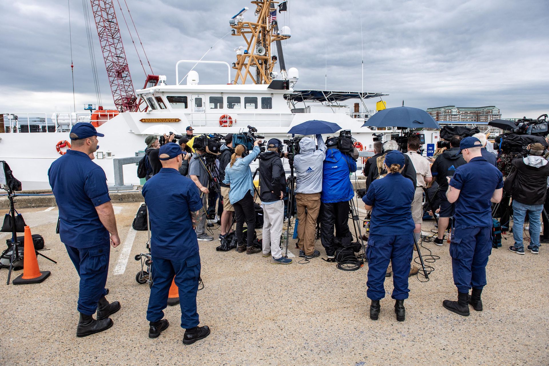 Members of the Coast Guard watch as US Coast Guard Captain Jamie Frederick speaks during a press conference about the search efforts for the submersible that went missing near the wreck of the Titanic, at Coast Guard Base in Boston, Massachusetts, on June 20, 2023. - Sputnik International, 1920, 21.06.2023