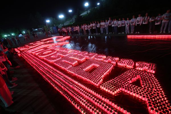 Participants of the patriotic event "Tomorrow Was War" on Mamaev Kurgan in Volgograd on the Day of Remembrance and Sorrow. - Sputnik International