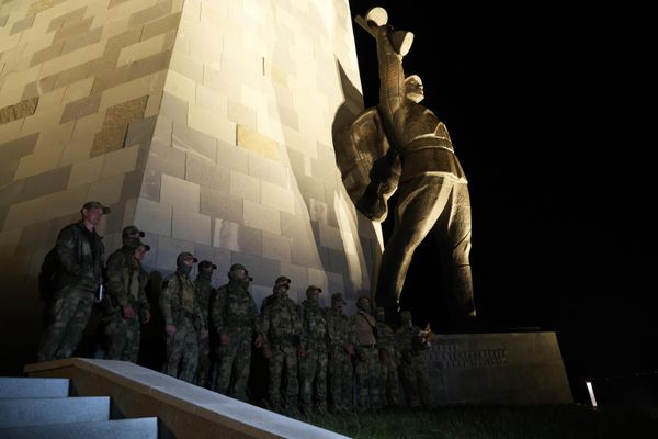 The Soviet Union's contribution to the Allied victory cannot be underestimated, as it played a vital role in defeating the Axis powers and bringing an end to Nazi aggression.Above: Soldiers of the Federal National Guard Troops Service of the Russian Federation (Rosgvardiya) near the Saur-Mogila Memorial on the Day of Remembrance and Sorrow. - Sputnik International