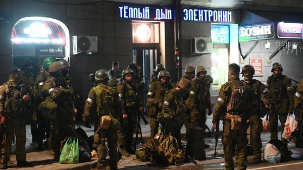 PMC Wagner forces leaving the Russian city of Rostov-on-Don, June 24, 2023 - Sputnik International