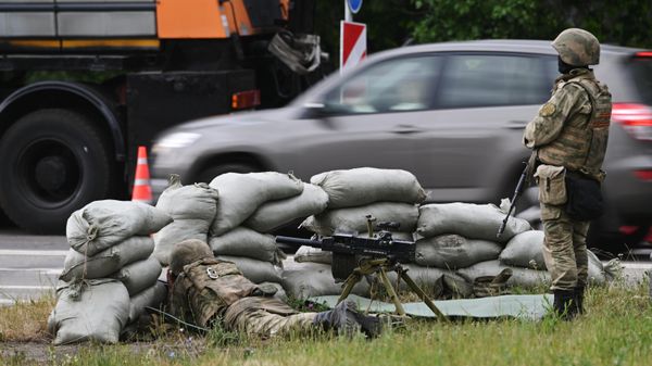 Russian servicemen guard at a checkpoint in Moscow, Russia. - Sputnik International