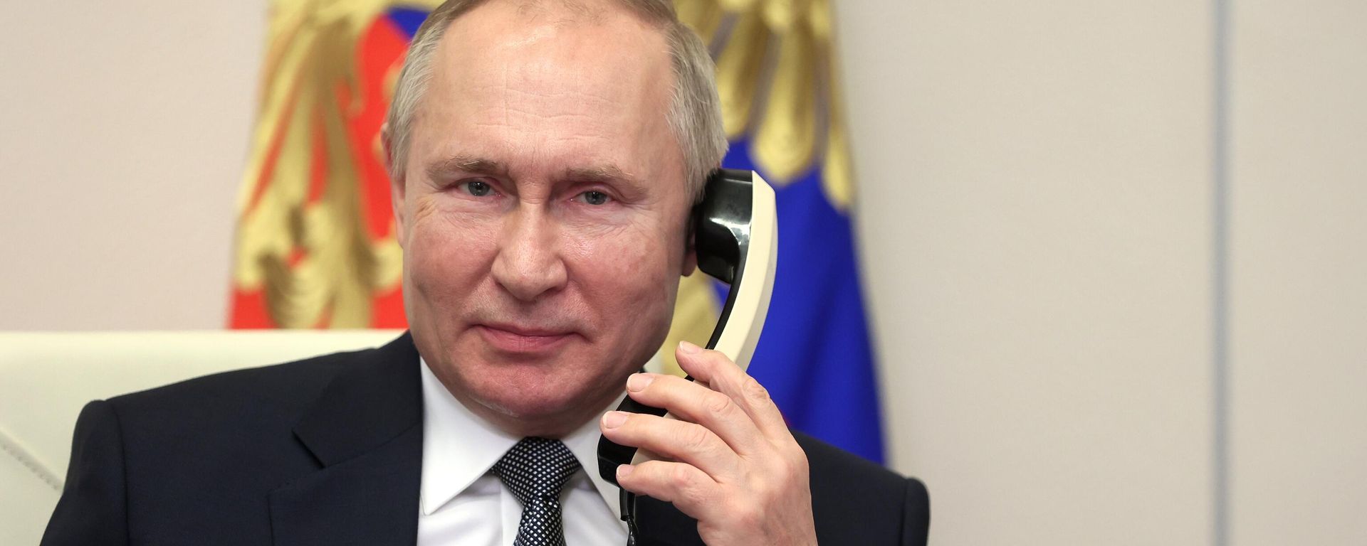 Russian President Vladimir Putin speaks on the phone Russian President Vladimir Putin speaks on the phone - Sputnik International, 1920, 17.10.2025