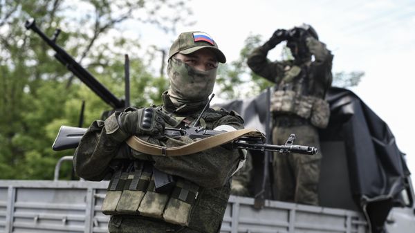 A Russian serviceman of a mobile anti-aircraft unit stands guard by a UAZ truck mounted with a DShK machine gun as he is on combat duty for repelling attacks of Ukrainian unmanned aerial vehicles in the course of Russia's military operation in Ukraine - Sputnik International