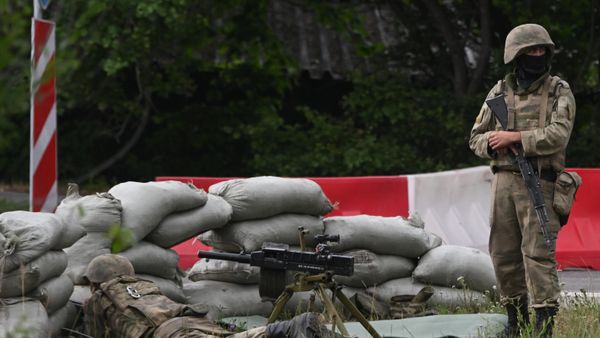 Russian servicemen are seen at a checkpoint in Moscow, Russia. - Sputnik International