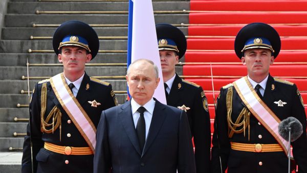 Russian President Vladimir Putin addresses military personnel on Kremlin Cathedral Square. Russian President Vladimir Putin addresses military personnel on Kremlin Cathedral Square. - Sputnik International