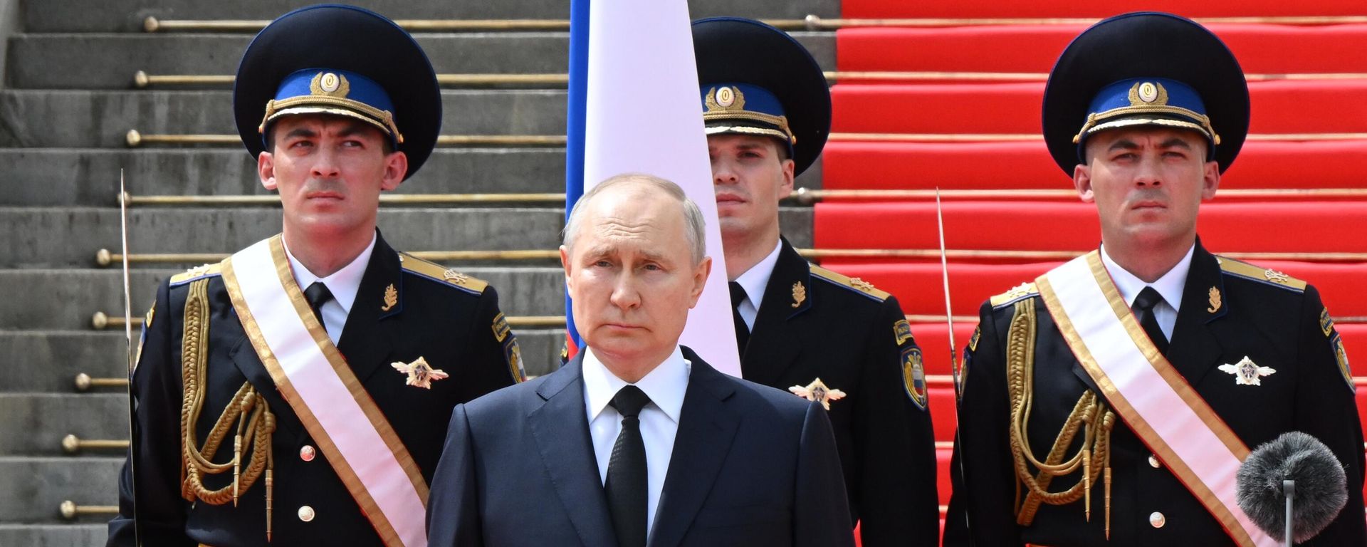 Russian President Vladimir Putin addresses military personnel on Kremlin Cathedral Square. - Sputnik International, 1920, 27.06.2023