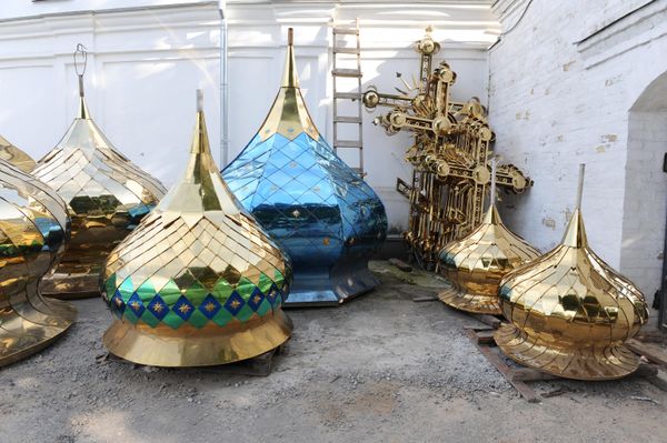 Legislators of the Kiev regime have also proposed to ban the activities of any religious organizations in the country deemed "Russian-affiliated" by them, with the Ukrainian Orthodox Church being one such entity.Above: Inside the Kiev-Pechersk Lavra complex. - Sputnik International
