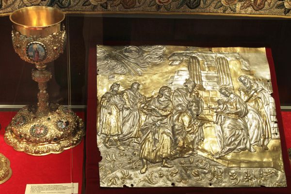 The persecution of the Ukrainian Orthodox Church by Kiev regime evoked protests from people all over the world who urged Western religious and human rights organizations to condemn this crackdown.Above: A prothesis plate (year 1768) from the Kiev-Pechersk Lavra's Cathedral of the Dormition, on display during the opening of the Museum of History of Kiev-Pechersk Lavra. - Sputnik International
