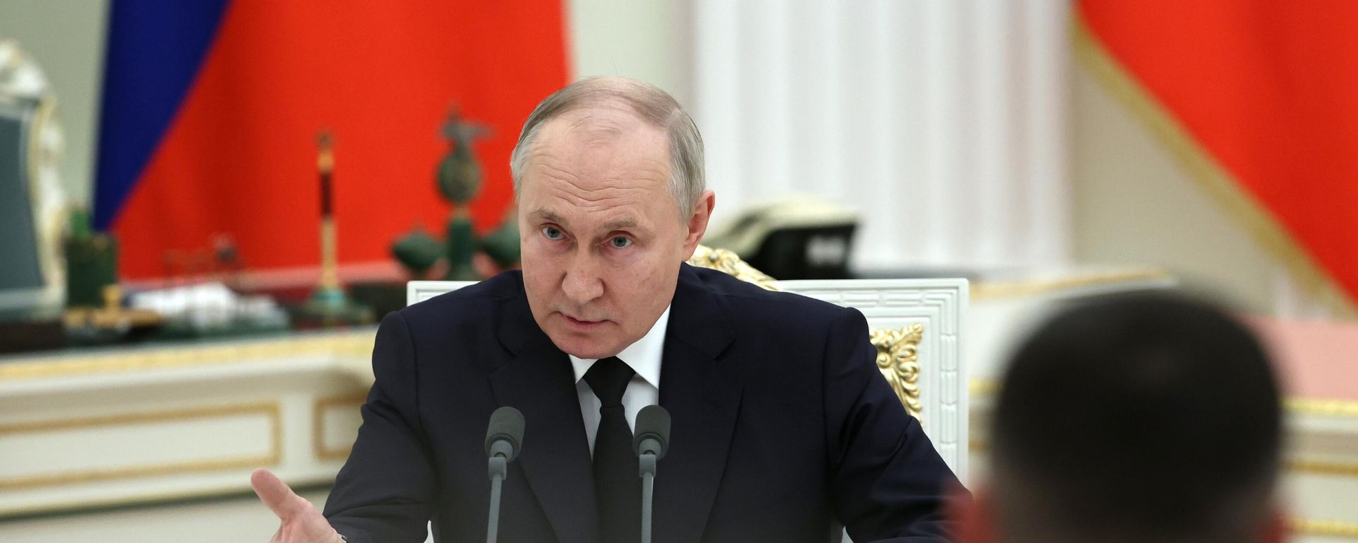 Russian President Vladimir Putin meets military personnel - Sputnik International, 1920, 27.06.2023