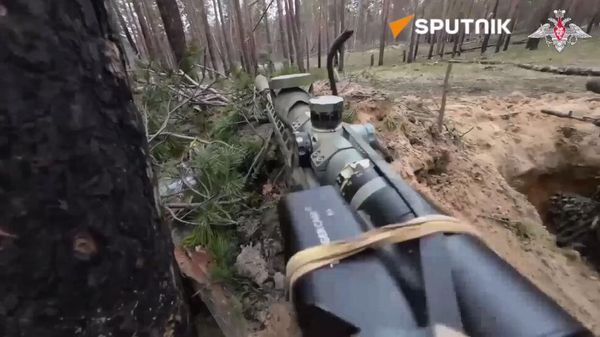 Snipers cover Russian troops in the zone of the special military op  - Sputnik International