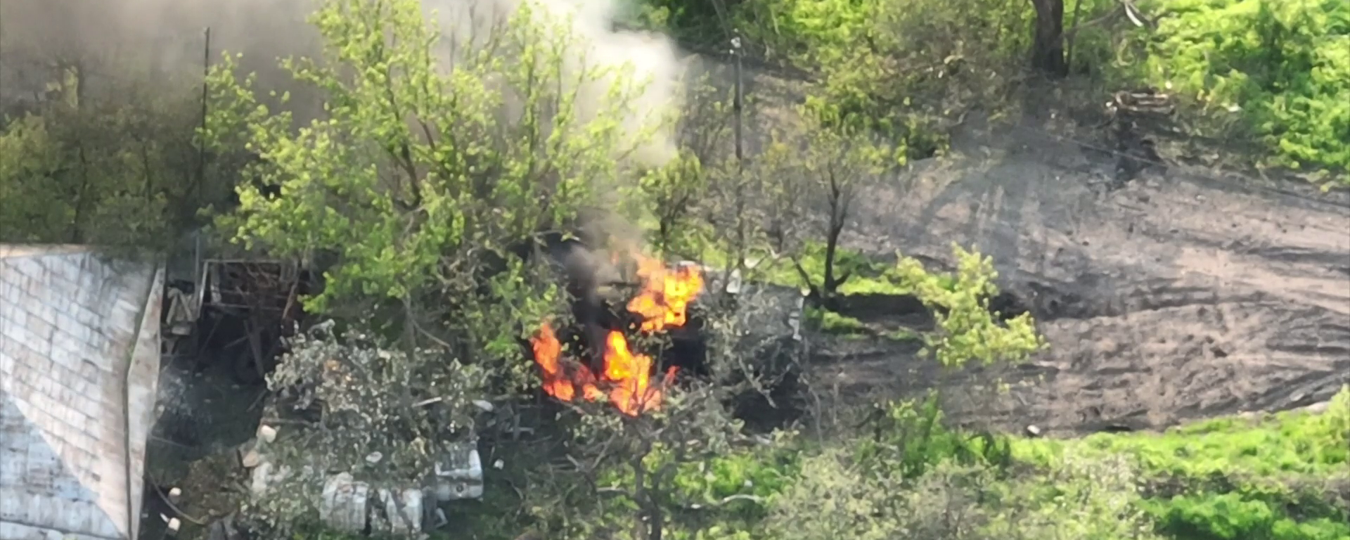 Russian T-80BVM tank hits US-made Ukrainian Bradley from covered position at distance of about 9.5km in Kupyansk direction - Sputnik International, 1920, 29.06.2023