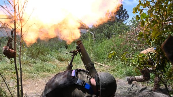 Ukrainian marines of the 35th Brigade fire a 120mm mortar towards Russian positions in the village of Storozheve in the Donetsk region, on June 21, 2023. - Sputnik International