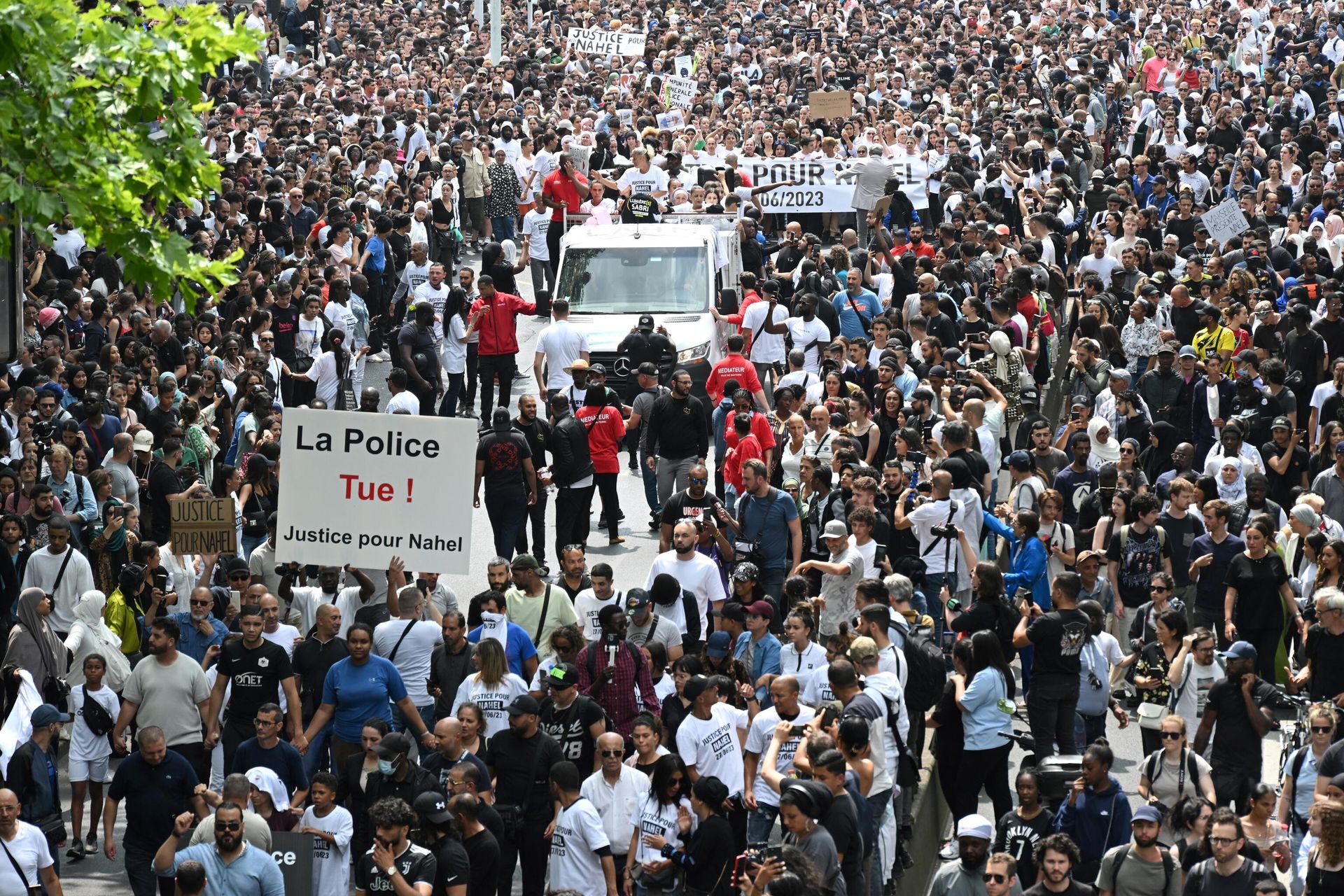 Mounia (C), the mother of Nahel, a teenage driver shot dead by a policeman, sits atop a truck as a protester holds a placard reading The police kills, justice for Nahel during a commemoration march for her son, in the Parisian suburb of Nanterre, on June 29, 2023. Mounia (C), the mother of Nahel, a teenage driver shot dead by a policeman, sits atop a truck as a protester holds a placard reading The police kills, justice for Nahel during a commemoration march for her son, in the Parisian suburb of Nanterre, on June 29, 2023. - Sputnik International, 1920, 30.06.2023