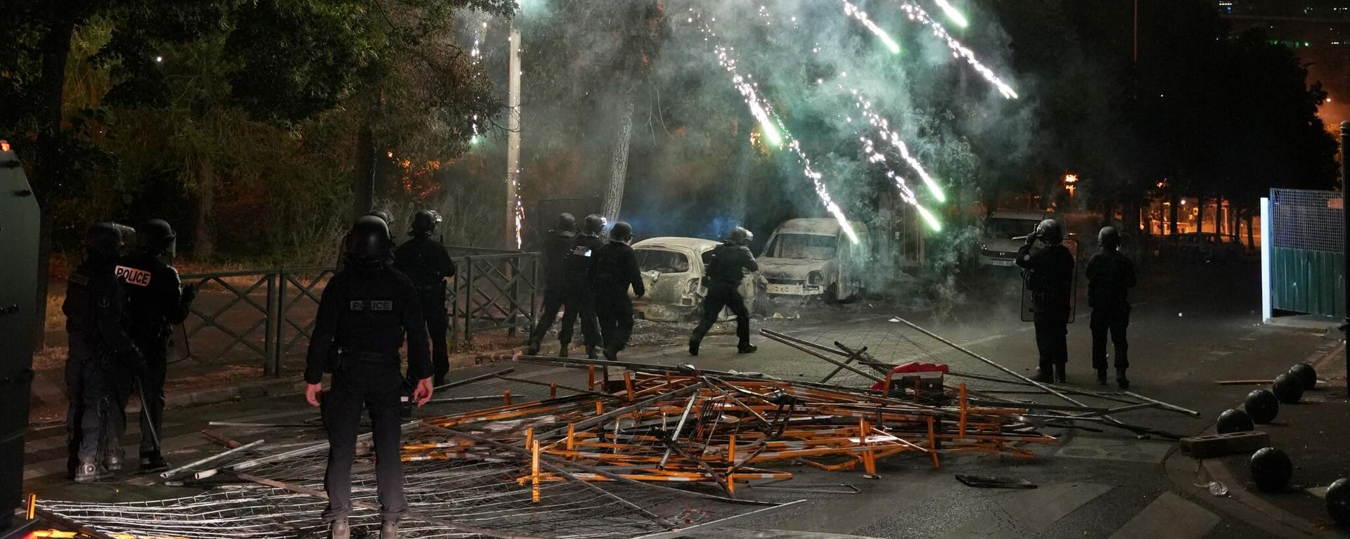 Полиция во время протестов в Нантере, Франция - Sputnik International, 1920, 13.07.2023