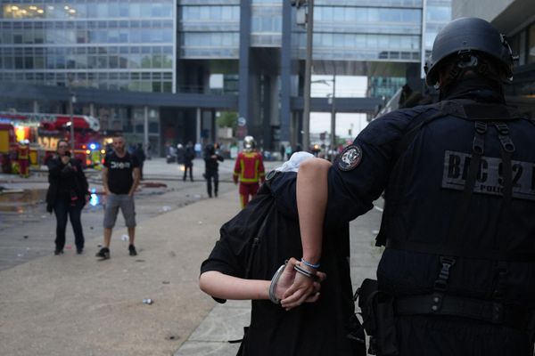 A police officer from the anti-crime brigade (BAC) arrests a protester during clashes that broke out after a commemoration march. - Sputnik International