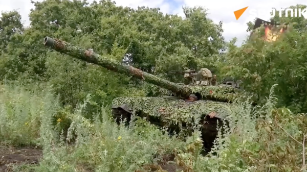 Russian tank crews eliminated a stronghold and equipment belonging to Ukrainian forces in the special military operation zone using various types of ammo - Sputnik International