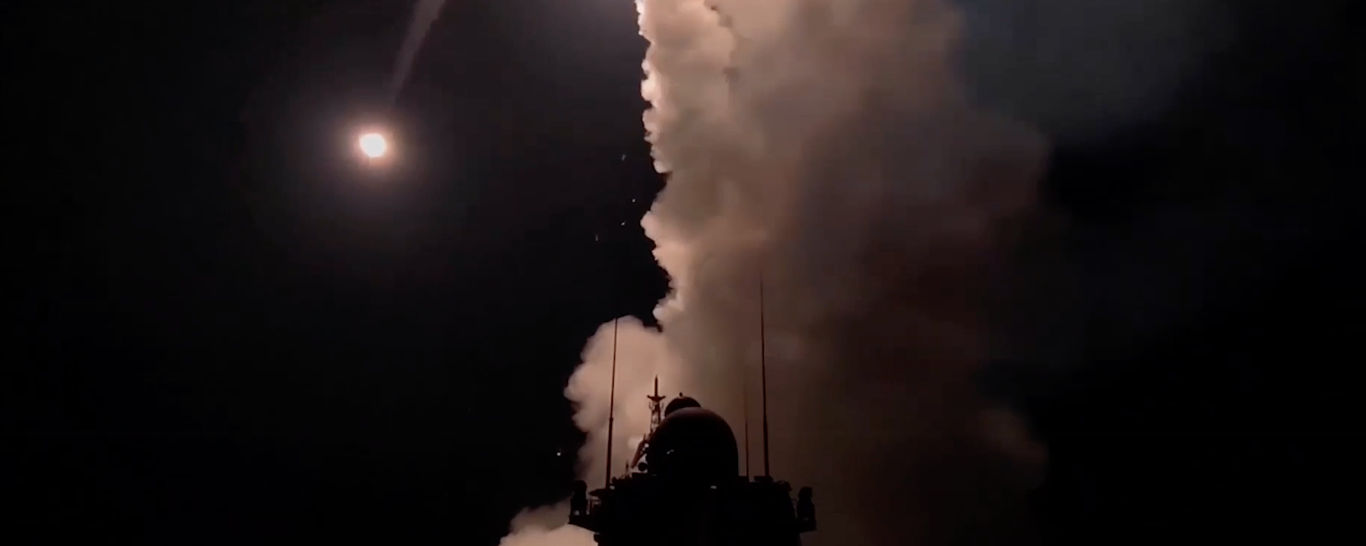 📹 The Russian Armed Forces launched a concentrated strike at sites of temporary deployment of military personnel of the Ukrainian armed forces and foreign mercenaries, as well as at storage sites of Western armored vehicles in Ukraine, the Russian Defense Ministry said - Sputnik International, 1920, 06.07.2023
