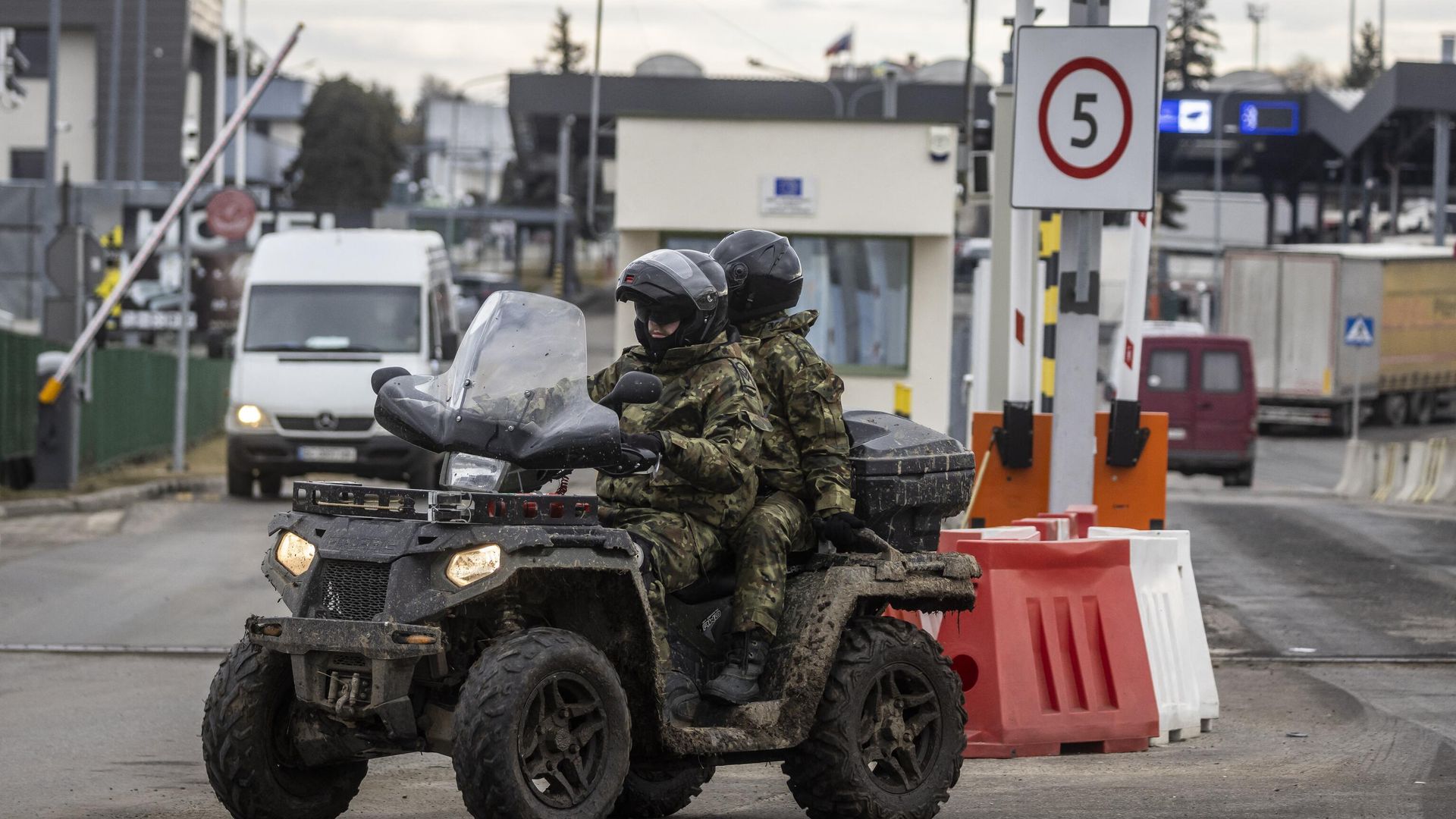 Polish Border guard officers are seen riding a quad on border cross in Medyka, south east Poland, file photo. - Sputnik International, 1920, 07.07.2023