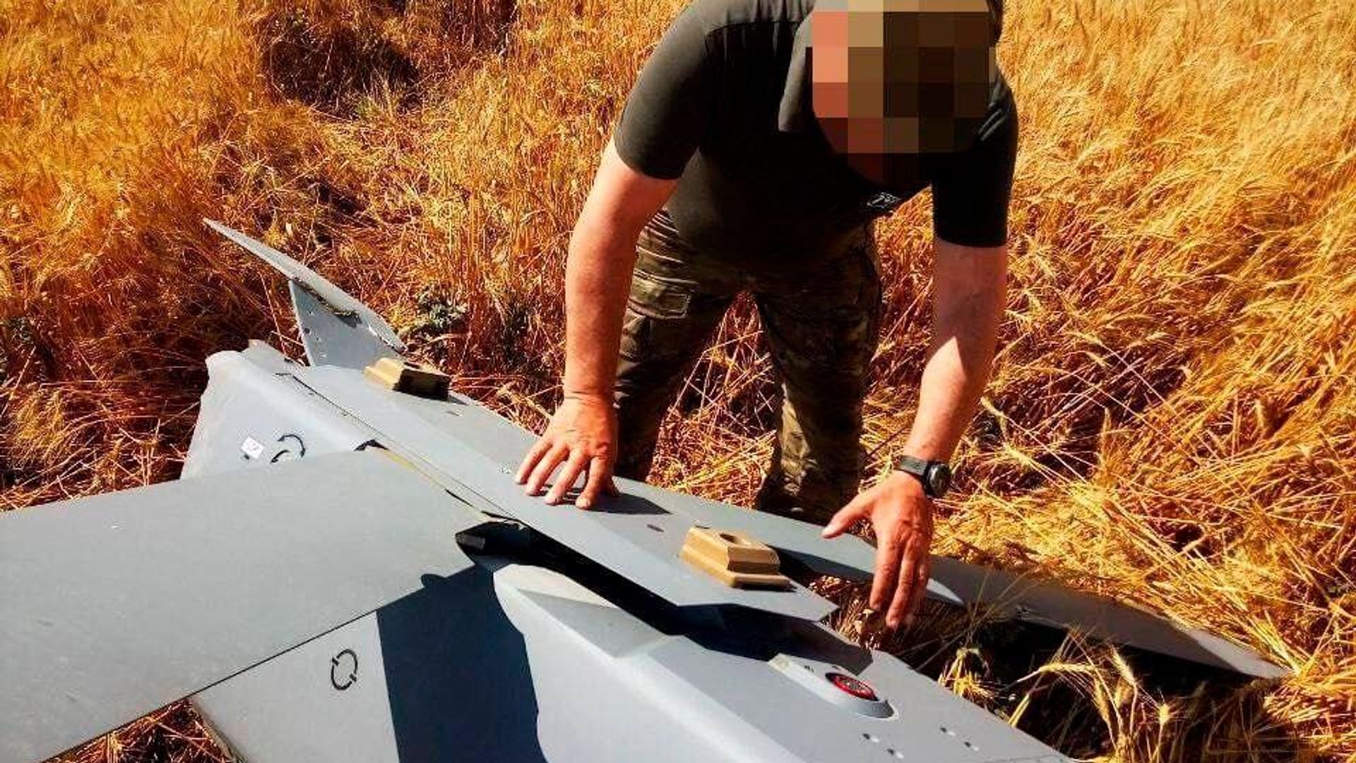 Remnants of British Storm Shadow cruise missile captured by Russian forces. The footage shows the missile to be almost completely intact. - Sputnik International, 1920, 07.07.2023