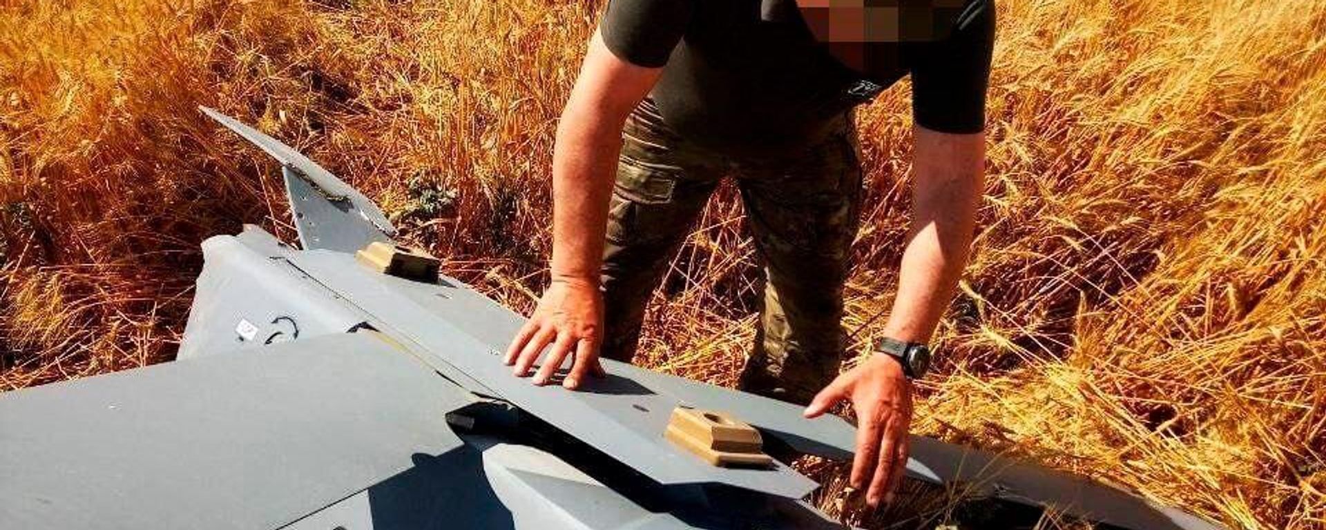 Remnants of British Storm Shadow cruise missile captured by Russian forces. The footage shows the missile to be almost completely intact. Remnants of British Storm Shadow cruise missile captured by Russian forces. The footage shows the missile to be almost completely intact. - Sputnik International, 1920, 07.07.2023