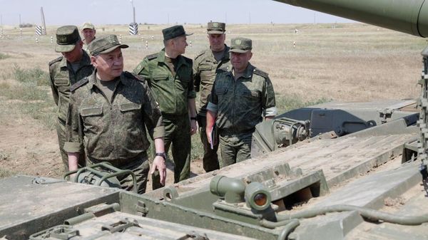 Shoigu inspects combat training of military personnel of new formations - Sputnik International