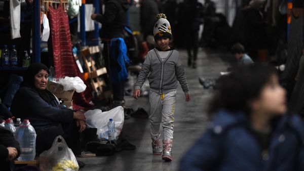 Refugees are seen at the Bruzgi logistics centre providing accommodation to migrants near the Bruzgi-Kuznica Bialostocka border crossing. - Sputnik International