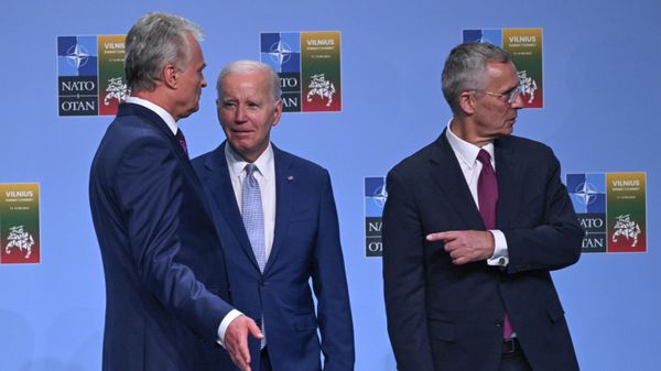 NATO Secretary General Jens Stoltenberg, right, and Lithuania's President Gitanas Nauseda welcome President Joe Biden at the NATO Summit in Vilnius, Lithuania on Tuesday, July 11, 2023. - Sputnik International