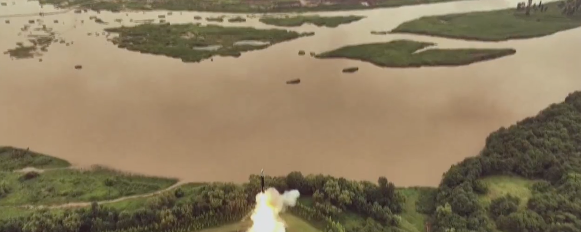 North Korean state TV releases video footage of the Hwasong-18 ICBM launch stage separation - Sputnik International, 1920, 13.07.2023