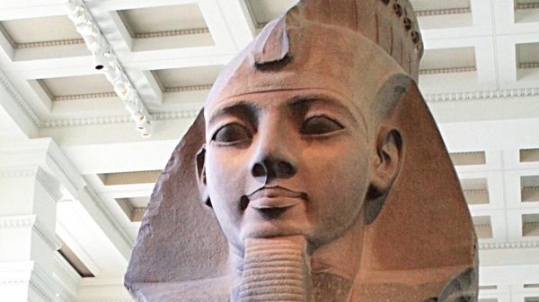 The Younger Memnon (c. 1250 BC), a statue depicting Ramesses II, from the Ramesseum in Thebes. - Sputnik International