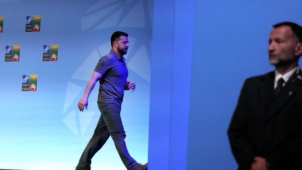 Volodymyr Zelensky leaves the stage after addressing a media conference at a NATO summit in Vilnius - Sputnik International