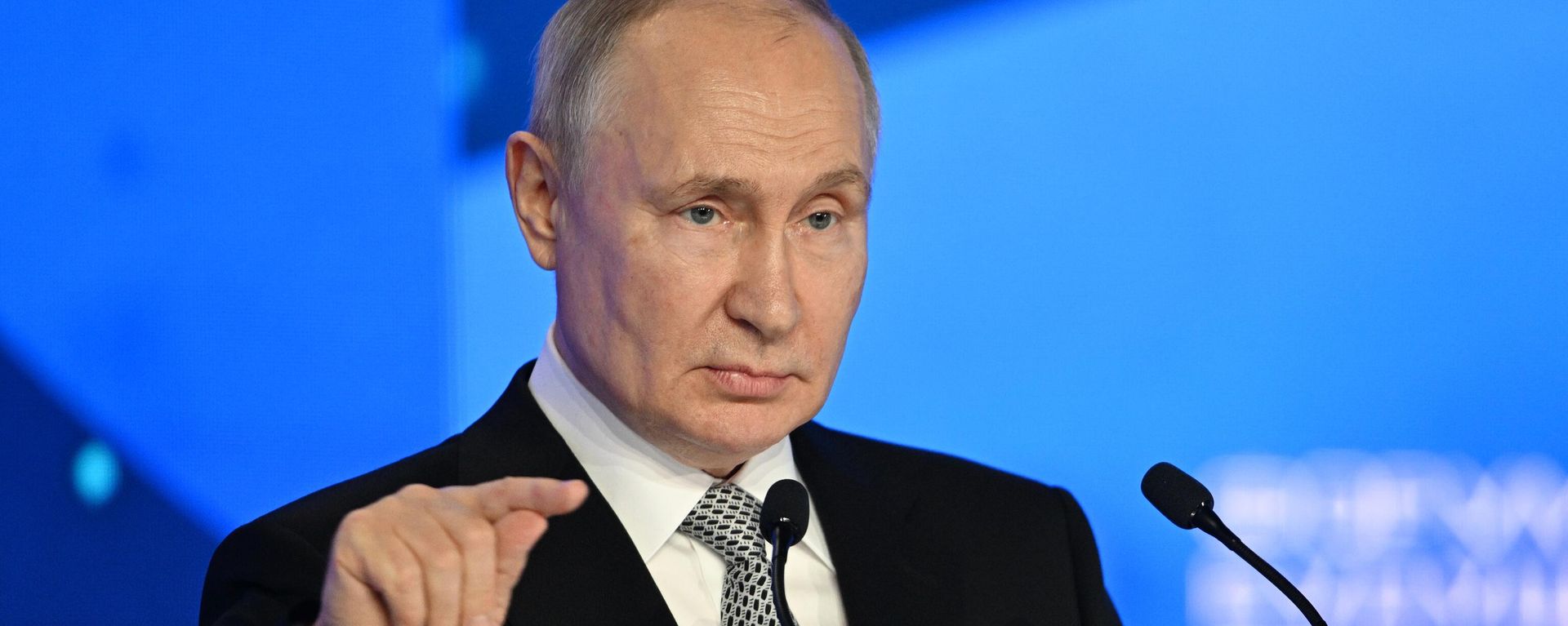 Russian President Vladimir Putin delivers a speech during a plenary session of the Future Technologies Forum at the World Trade Center in Moscow, Russia. Russian President Vladimir Putin delivers a speech during a plenary session of the Future Technologies Forum at the World Trade Center in Moscow, Russia. - Sputnik International, 1920, 13.07.2023