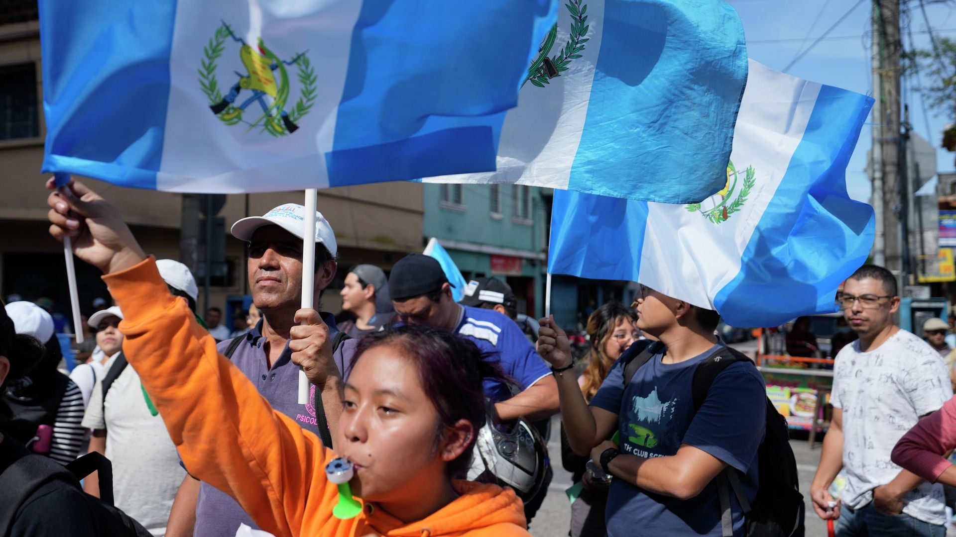 Demonstrators protest in front of Guatemala's Attorney General's office building in Guatemala City, Thursday, July 13, 2023. The Attorney General's Office announced on July 12 that a judge had suspended the legal status of the Seed Movement political party for alleged violations when it gathered the necessary signatures to form. The party's presidential candidate had been set to compete in a runoff election on Aug. 20. Demonstrators protest in front of Guatemala's Attorney General's office building in Guatemala City, Thursday, July 13, 2023. The Attorney General's Office announced on July 12 that a judge had suspended the legal status of the Seed Movement political party for alleged violations when it gathered the necessary signatures to form. The party's presidential candidate had been set to compete in a runoff election on Aug. 20. - Sputnik International, 1920, 14.07.2023