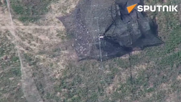 The Russian Armed Forces destroyed an enemy P-18 radar station in the Kherson region with a Lancet loitering ammunition - Sputnik International