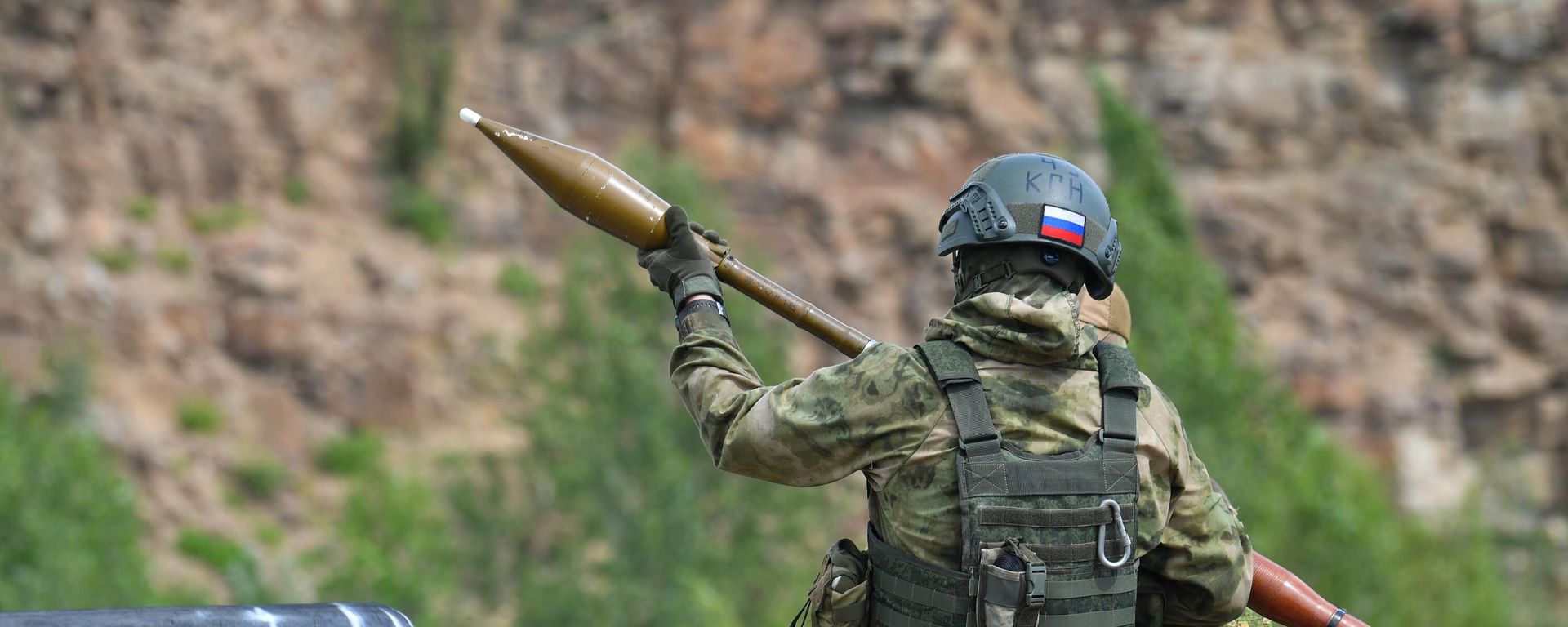 A Russian serviceman prepares to fire a grenade launcher during an intensive training of scouts of the Yug group of forces at a training ground, as Russia's military operation in Ukraine continues, in Donetsk People's Republic, Russia. - Sputnik International, 1920, 16.08.2023