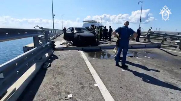 Specialists work at the scene of Ukrainian terror attack on the Crimean Bridge in a video published by Russia’s Investigative Committee - Sputnik International