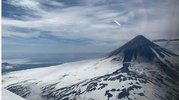 Screengrab showing eruptive activity at Shishaldin Volcano in July 14, 2023.  - Sputnik International