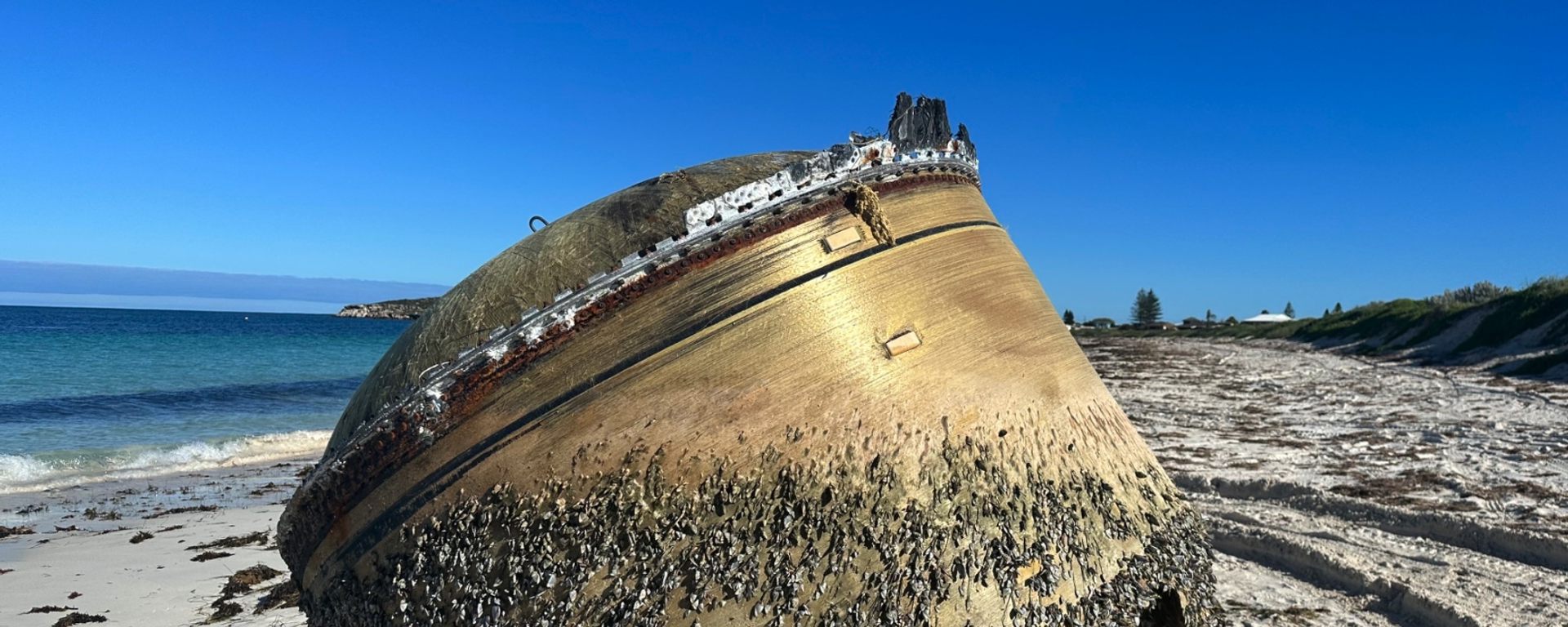A mystery object suspected of being part of a space launch washed ashore along the Australian coastline, the Australian Space Agency revealed in a statement on July 17, 2023. An investigation into is origin is ongoing. - Sputnik International, 1920, 01.08.2023