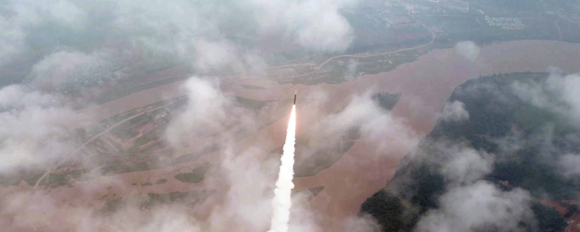 Hwasong-18 intercontinental ballistic missile (ICBM) test-fired by North Korea on July 13, 2023 Hwasong-18 intercontinental ballistic missile (ICBM) test-fired by North Korea on July 13, 2023 - Sputnik International, 1920, 19.09.2024